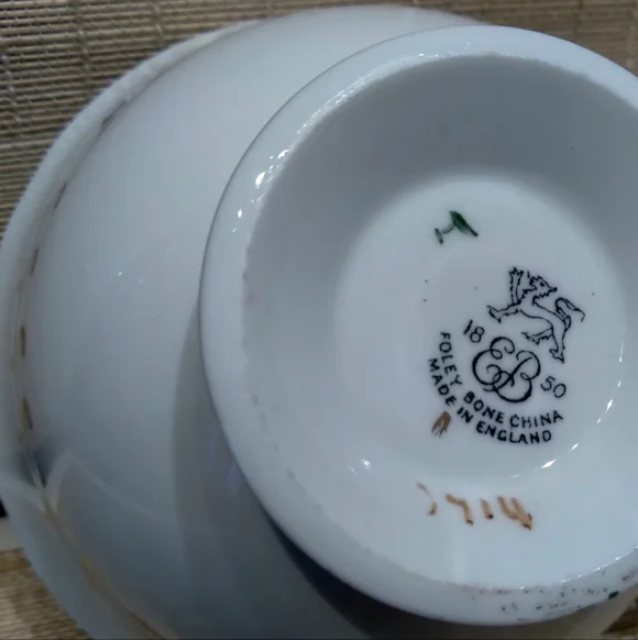 3 Vintage Floral Teacups - Picture 4 of 6